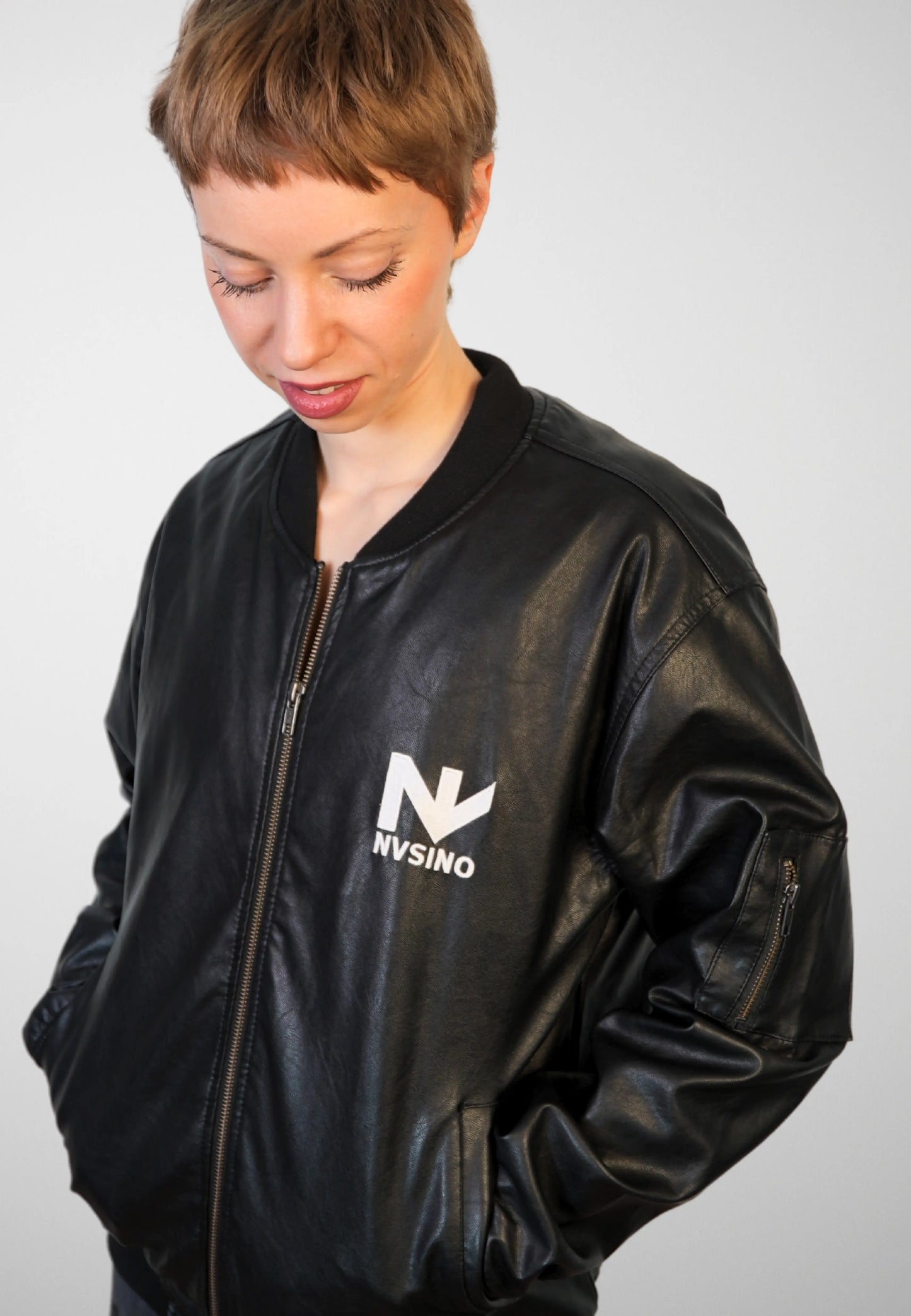 DIE NICHT-LEDERJACKE NVSINO