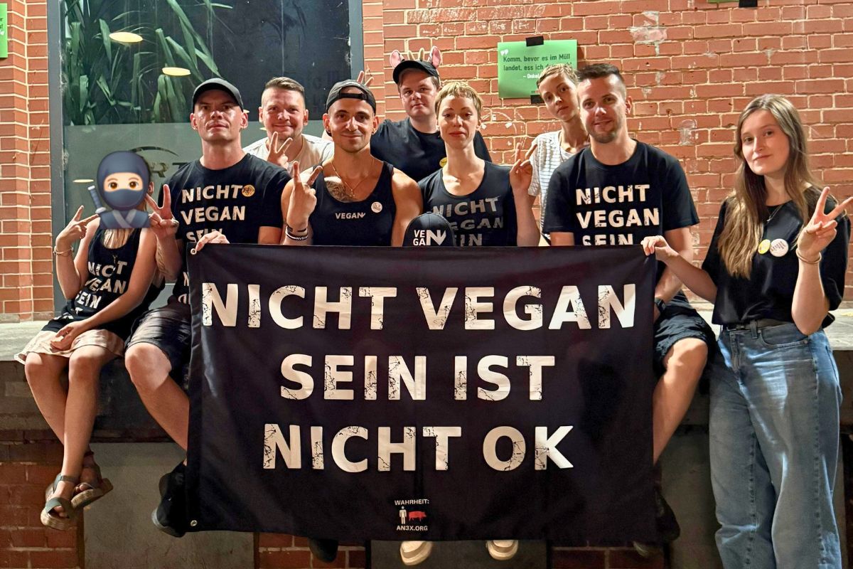 Protest gegen Tierprodukte und Werbung für vegane Ernährung