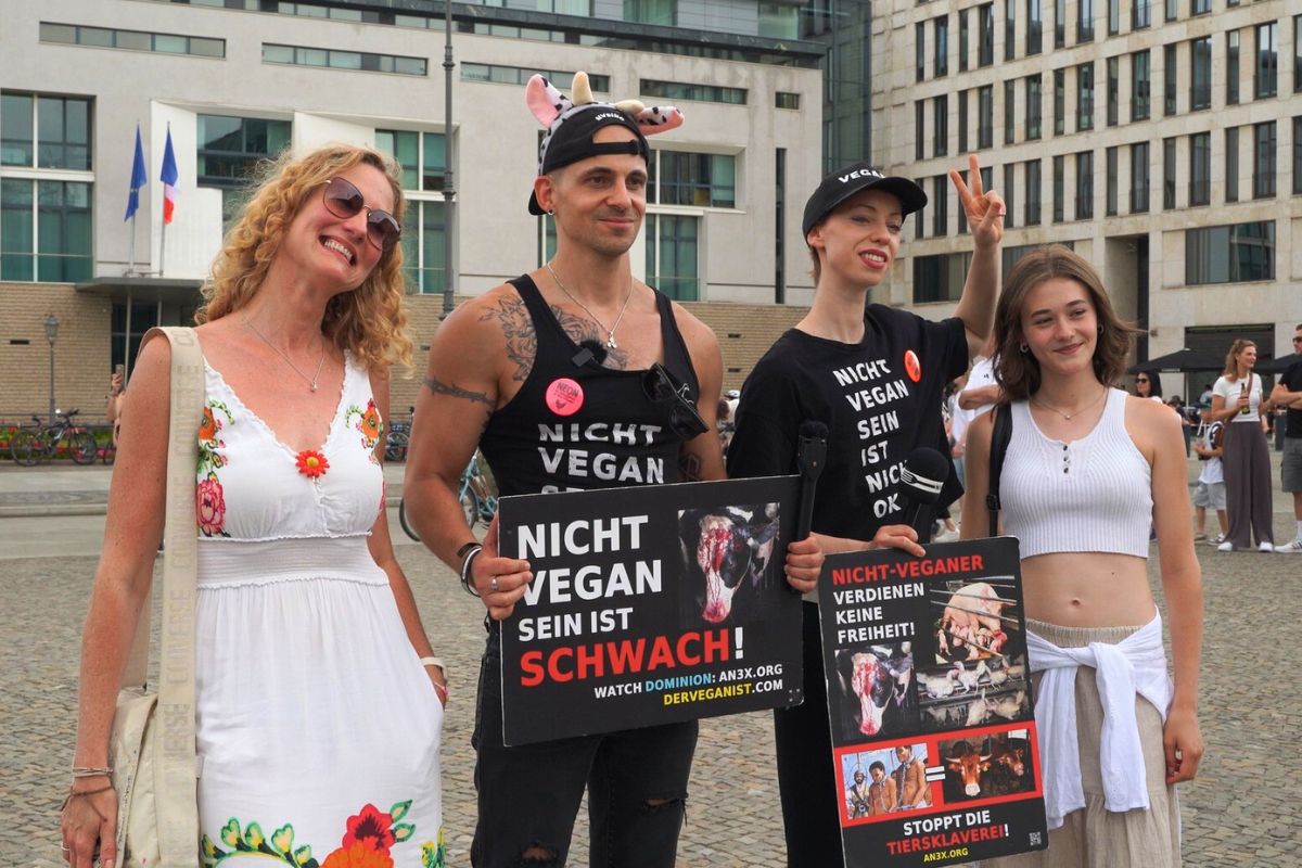 Raffaela Raab Selfie vegane Plakate