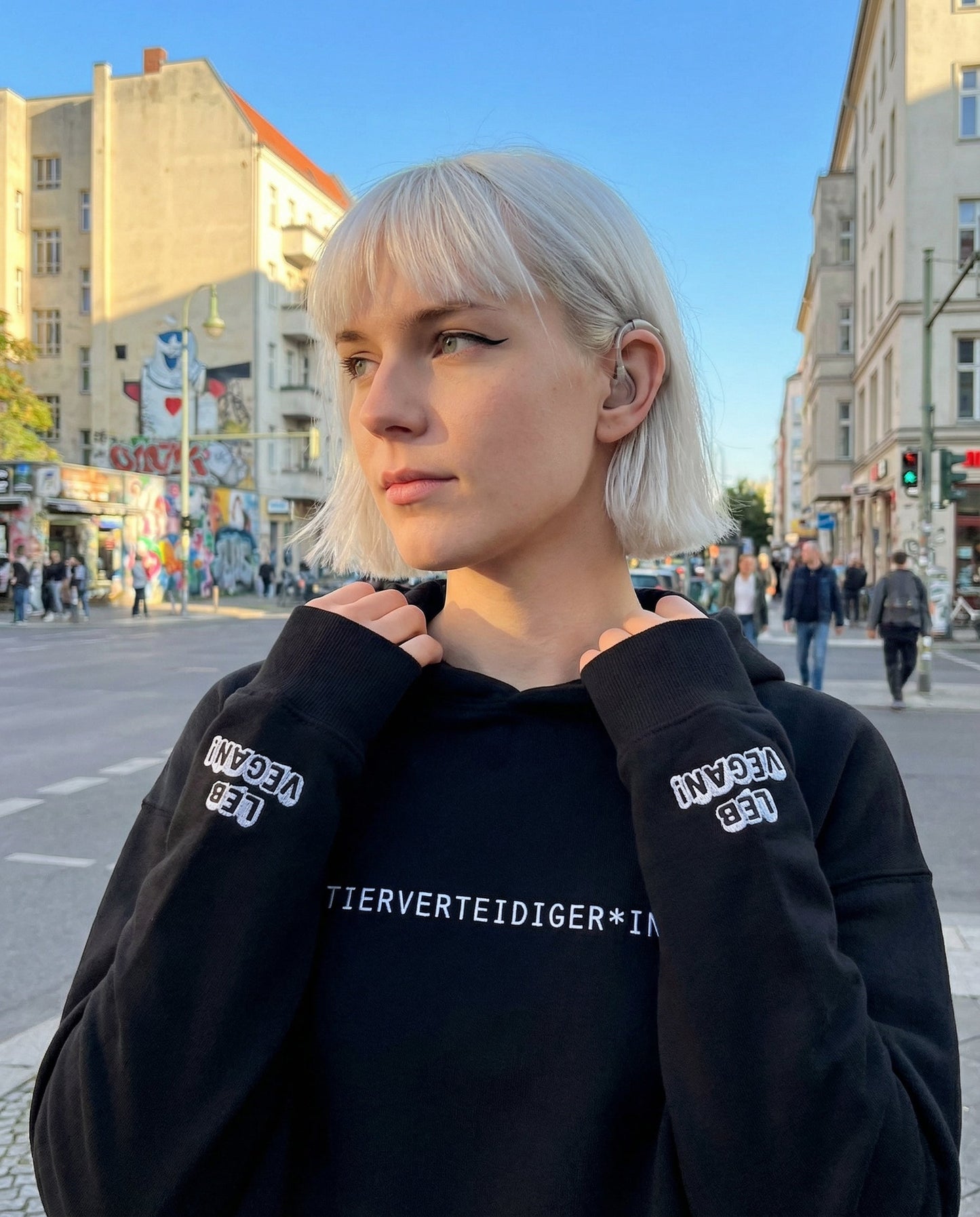 Tierverteidiger*in Crop-Hoodie | NEON NVSINO